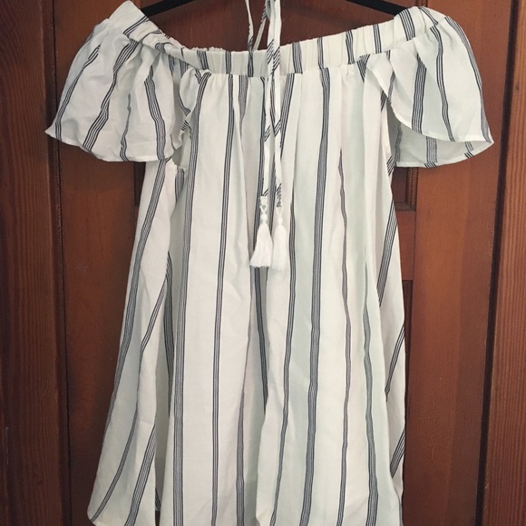 Off the Shoulder Dress - Picture 2 of 2